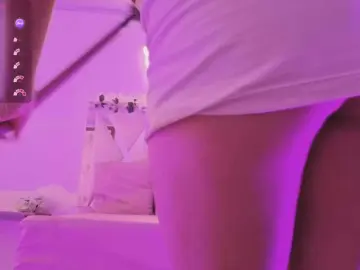 ZURY-TAY  live sex cam