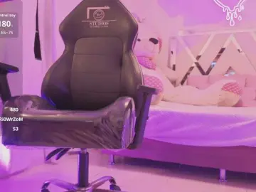 ZURY-TAY  live sex cam