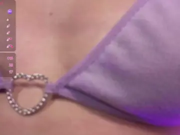ZURY-TAY  live sex cam