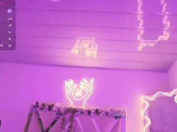 ZURY-TAY  live sex cam