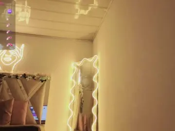 ZURY-TAY  live sex cam