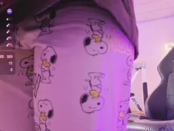 ZURY-TAY  live sex cam