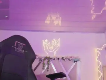 ZURY-TAY  live sex cam