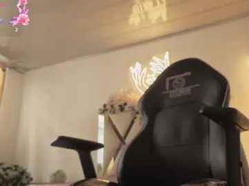ZURY-TAY  live sex cam