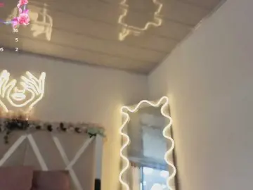 ZURY-TAY  live sex cam