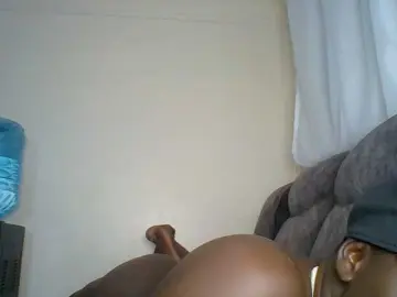 Curvygurl  live sex cam