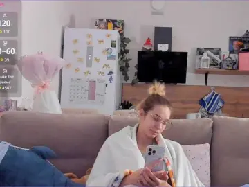 Girlalonehome  live sex cam