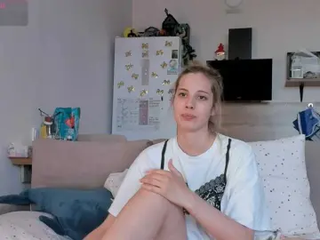 Girlalonehome  live sex cam