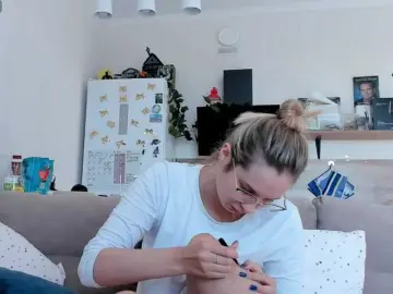 Girlalonehome  live sex cam