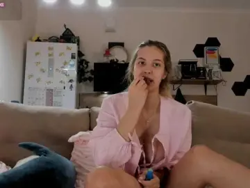 Girlalonehome  live sex cam