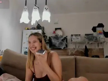 Girlalonehome  live sex cam