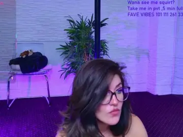 IvorySwan  live sex cam