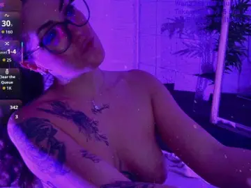 IvorySwan  live sex cam