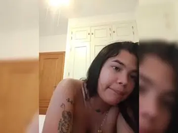 MiaLorens021  live sex cam