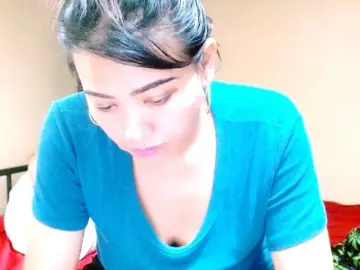 Rosselyn  live sex cam