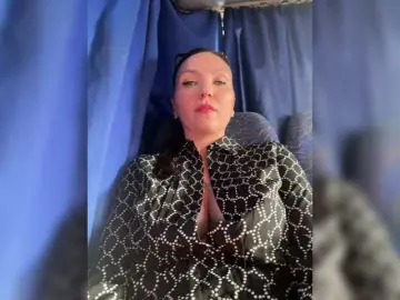 DIVORA  live sex cam