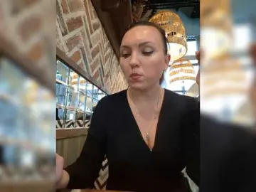 DIVORA  live sex cam