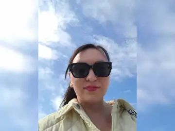 DIVORA  live sex cam