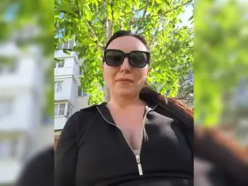 DIVORA  live sex cam