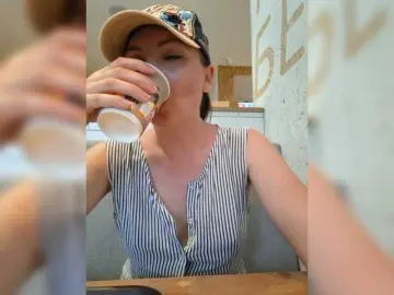 DIVORA  live sex cam
