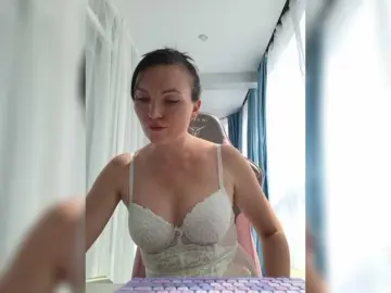 DIVORA  live sex cam