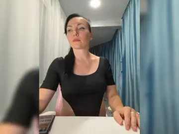 DIVORA  live sex cam