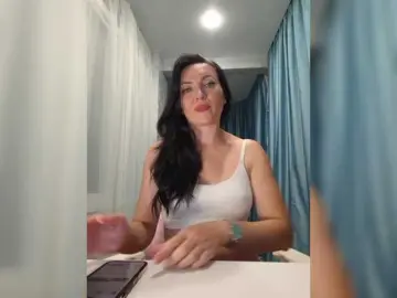 DIVORA  live sex cam