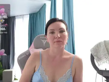 DIVORA  live sex cam