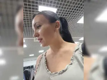 DIVORA  live sex cam