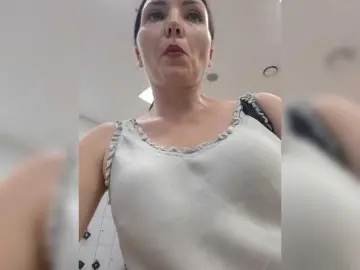 DIVORA  live sex cam