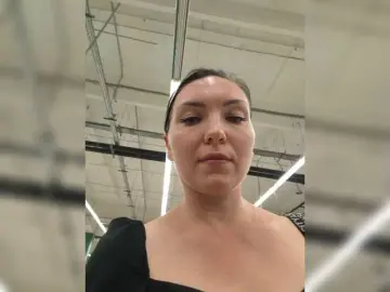 DIVORA  live sex cam