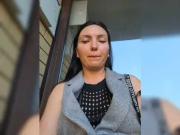 DIVORA  live sex cam
