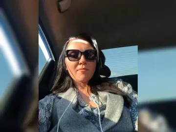 DIVORA  live sex cam