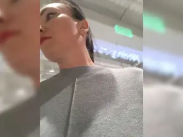 DIVORA  live sex cam
