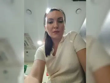 DIVORA  live sex cam