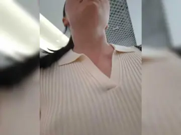 DIVORA  live sex cam