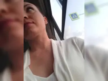 DIVORA  live sex cam
