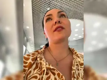 DIVORA  live sex cam