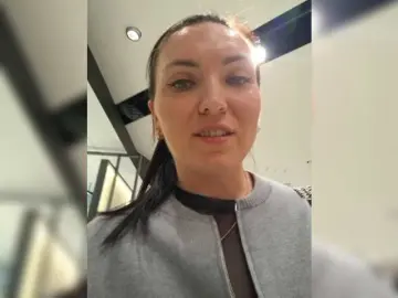 DIVORA  live sex cam