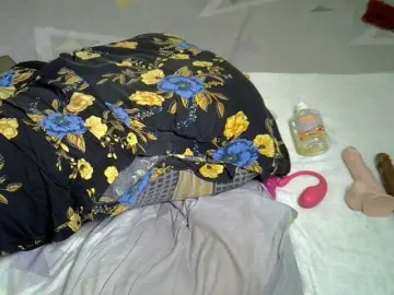 Pearl-petite  live sex cam