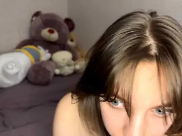 CameliaHovermale  live sex cam