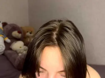 CameliaHovermale  live sex cam