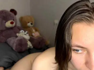 CameliaHovermale  live sex cam
