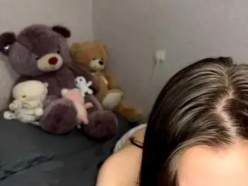 CameliaHovermale  live sex cam