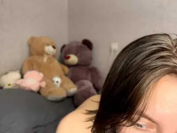 CameliaHovermale  live sex cam