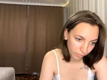 CameliaHovermale  live sex cam