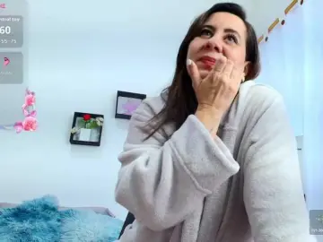 SophieTyler1  live sex cam