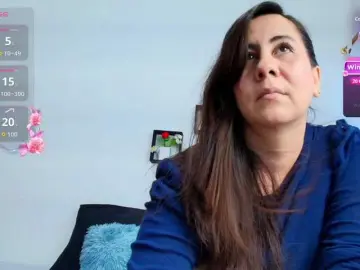 SophieTyler1  live sex cam