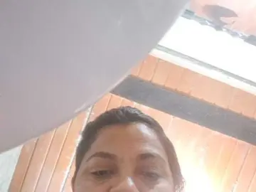 Brunette-Scarleth  live sex cam