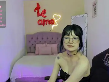 LEAH-TAY  live sex cam